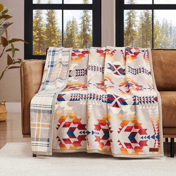 Pendleton Reversible Plush Throw Legend Lake Gray - Picture 1 of 7